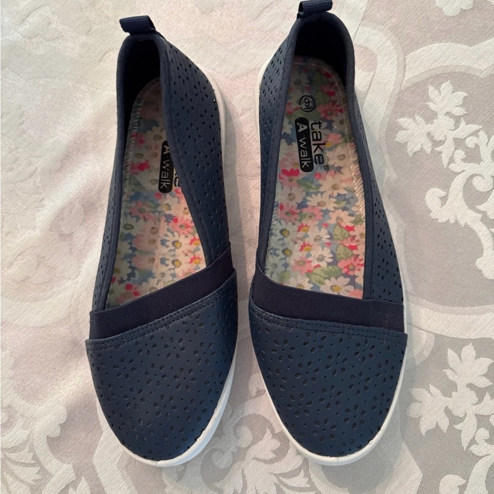 Take A Walk Women’s Navy Blue shoes walkers size 9 NWOT